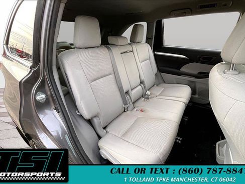Used 2016 Toyota Highlander LE AWD/4WD image 26