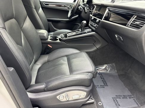 Used 2023 Porsche Macan image 43