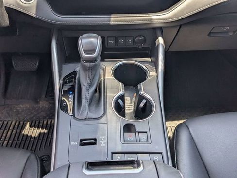 Used 2021 Toyota Highlander XLE FWD image 18