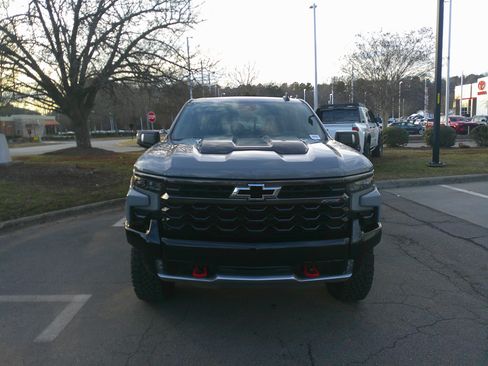 Used 2024 Chevrolet Silverado 1500 ZR2 w/ Technology Package image 5