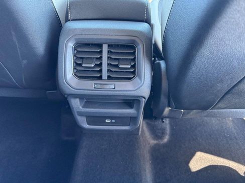 Used 2025 Volkswagen Taos SE image 16