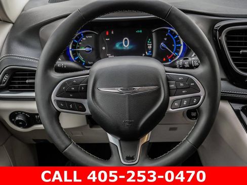 Used 2024 Chrysler Pacifica Limited FWD image 51