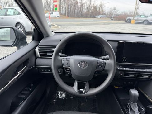 Used 2025 Toyota Camry LE image 34