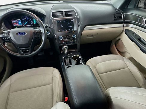 Used 2018 Ford Explorer XLT w/ Equipment Group 201A FWD image 25