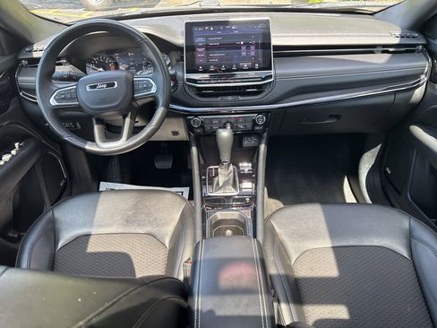 Used 2022 Jeep Compass Latitude w/ Sun and Sound Group AWD/4WD image 19