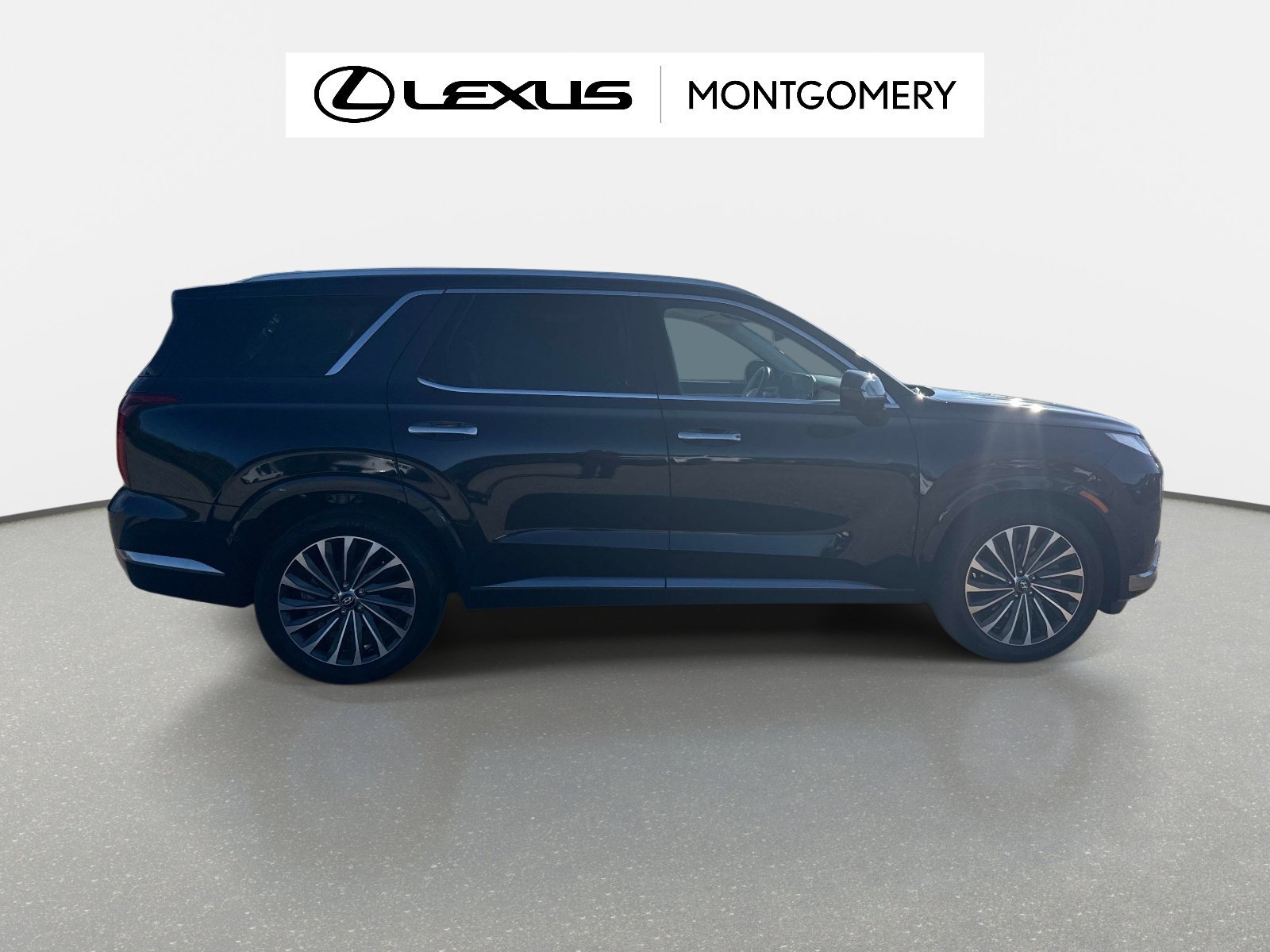 Used 2024 Hyundai Palisade Calligraphy AWD/4WD image 2