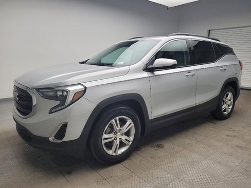 Used 2019 GMC Terrain SLE w/ Driver Convenience Package FWD image 2