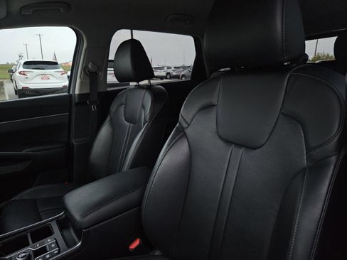 Used 2024 Kia Sorento S image 10