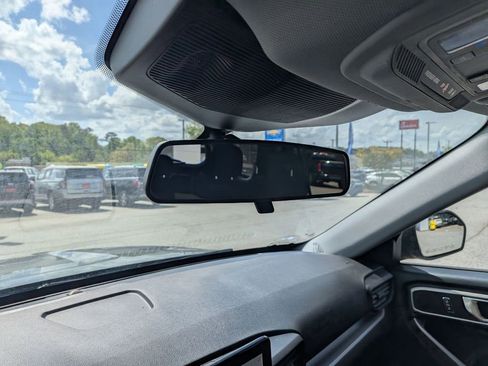 Used 2022 Ford Explorer XLT image 27