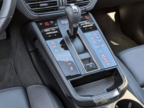 Certified 2025 Porsche Macan S AWD/4WD image 27