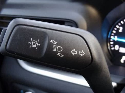 Used 2022 Ford Explorer XLT image 24