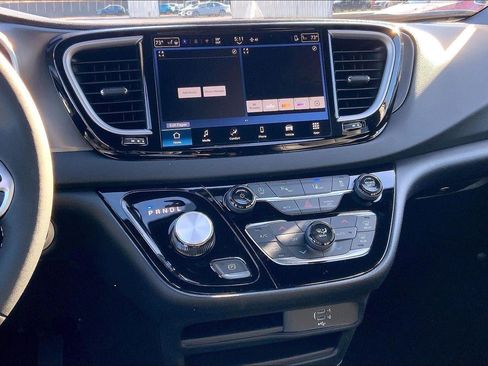 New 2026 Chrysler Voyager LX image 6