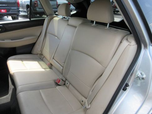 Used 2017 Subaru Outback 3.6R Limited AWD/4WD image 23