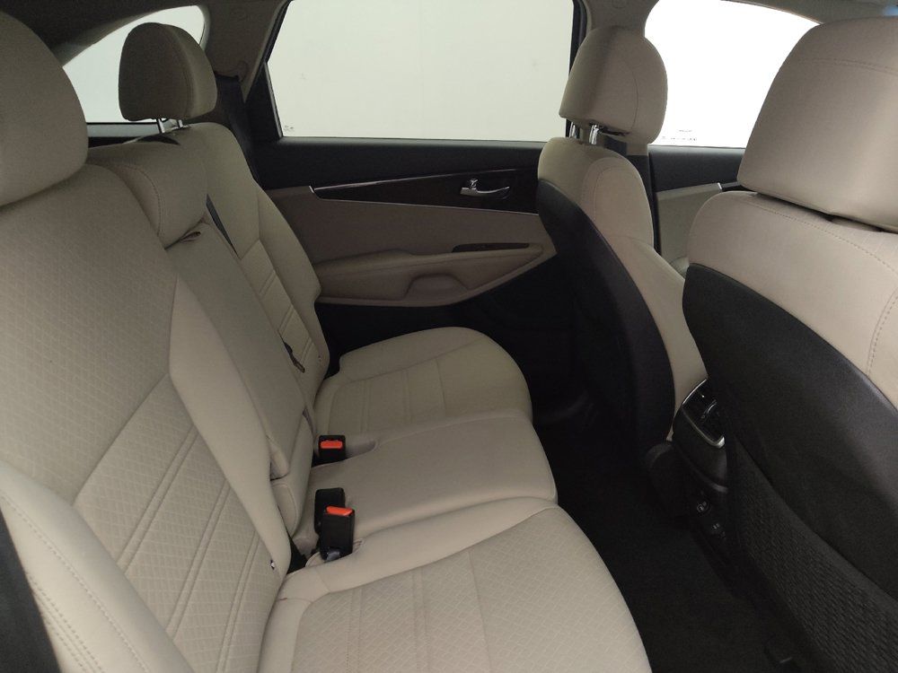 Used 2017 Kia Sorento AWD w/ LX Convenience Package image 19