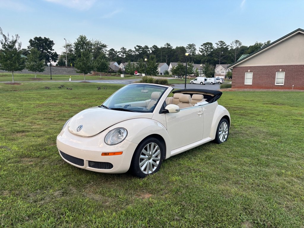 Used 2010 Volkswagen Beetle Convertible FWD image 1