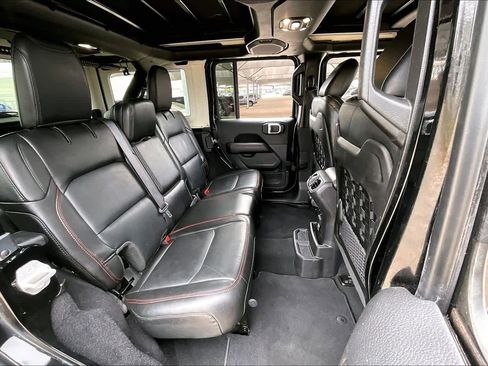 Used 2022 Jeep Wrangler Unlimited Rubicon w/ Cold Weather Group AWD/4WD image 18