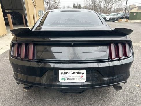 Used 2017 Ford Mustang Coupe image 5