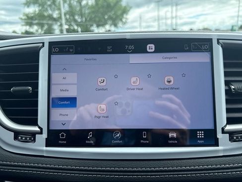 New 2027 Chrysler Pacifica Select AWD/4WD image 48