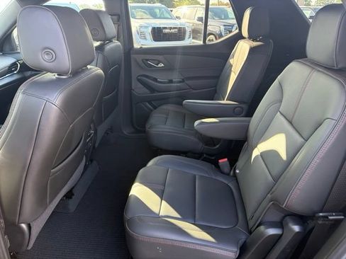 Used 2022 Chevrolet Traverse RS FWD image 8