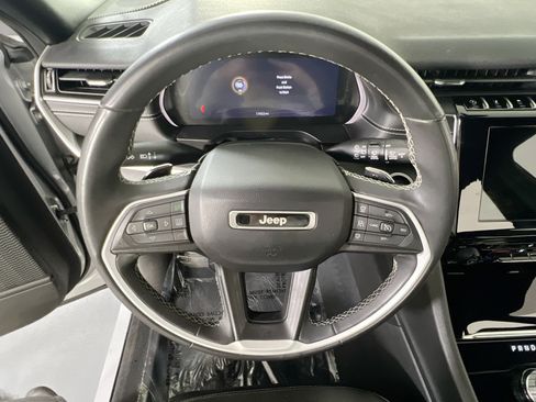 Used 2023 Jeep Grand Cherokee Altitude AWD/4WD image 11