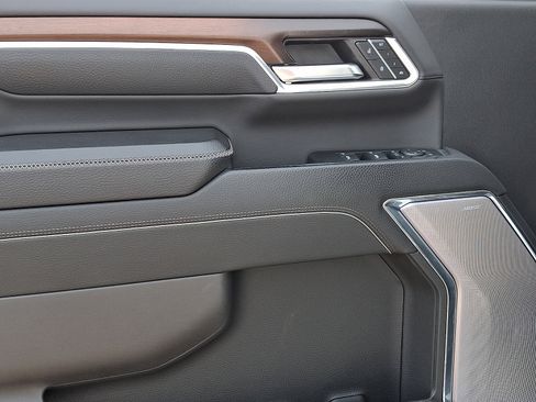 Used 2024 GMC Sierra 2500 Denali w/ Denali Reserve Package image 12