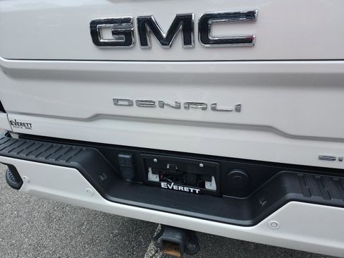 Used 2025 GMC Sierra 2500 Denali Ultimate AWD/4WD image 4