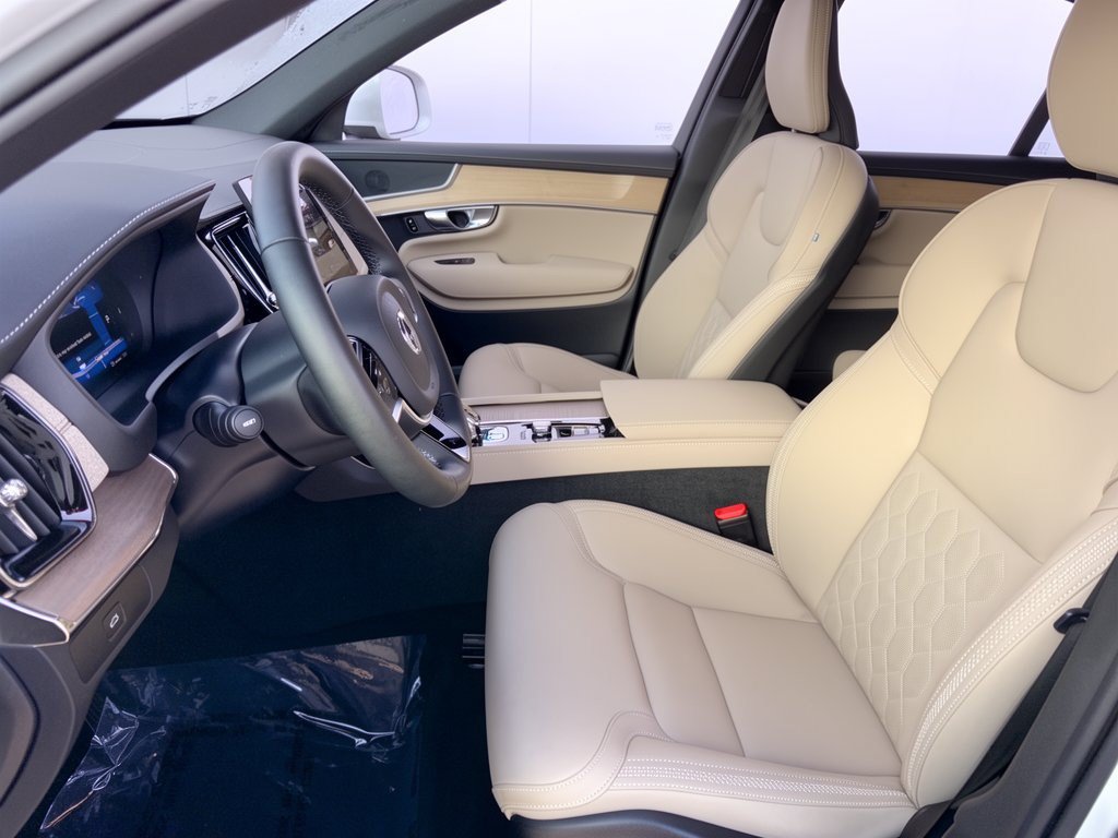 Used 2026 Volvo XC90 B6 Plus w/ Protection Package AWD/4WD image 5