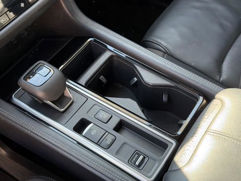 Used 2023 Nissan Pathfinder Platinum image 13