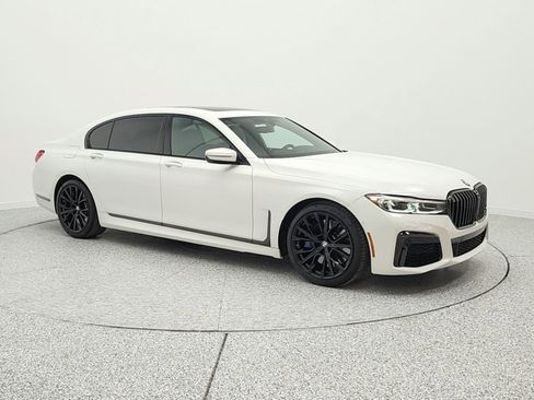 Used 2022 BMW 740i w/ M Sport Package RWD image 3