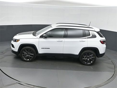 New 2026 Jeep Compass Latitude image 34