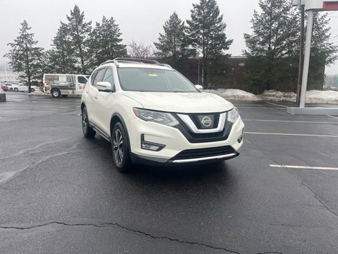 Used 2017 Nissan Rogue SL w/ SL Premium Package image 2