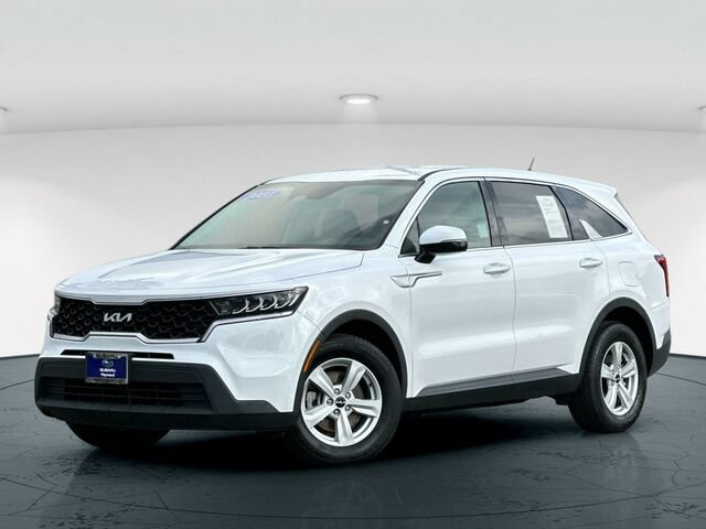 Used 2023 Kia Sorento LX FWD image 2
