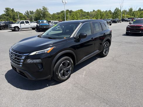 Used 2024 Nissan Rogue SV AWD/4WD image 8