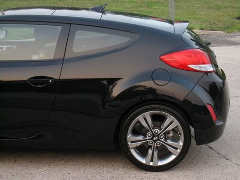 Used 2016 Hyundai Veloster w/ Option Group 02 FWD image 8