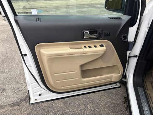 Used 2010 Ford Edge Limited image 10