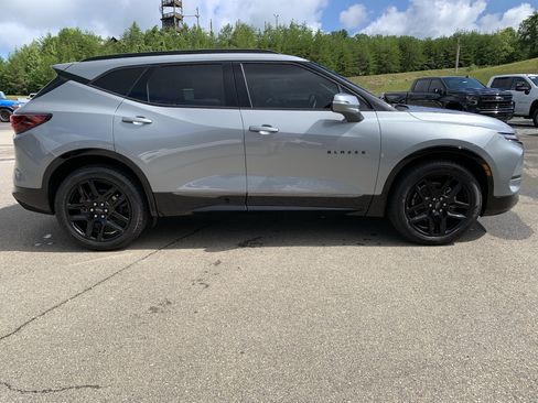 Used 2023 Chevrolet Blazer RS w/ Driver Confidence II Package AWD/4WD image 11