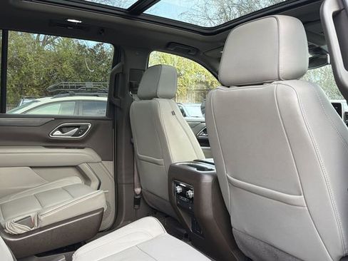 Used 2022 GMC Yukon SLT w/ SLT Premium Package image 22