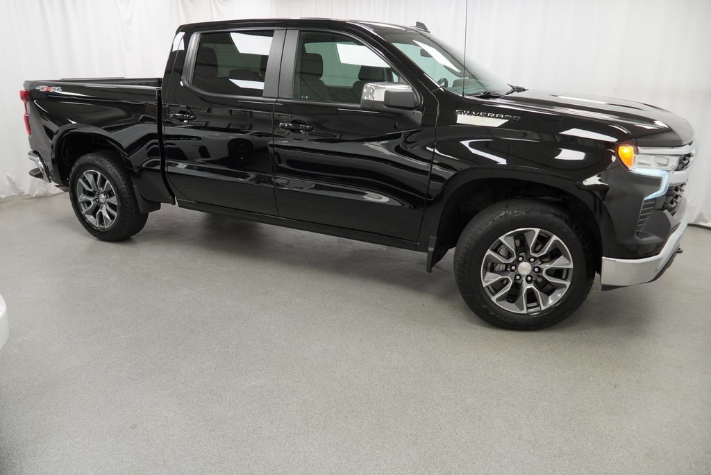 Used 2024 Chevrolet Silverado 1500 LT AWD/4WD image 5