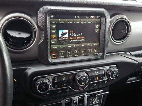 Used 2022 Jeep Wrangler Unlimited Sport AWD/4WD image 18