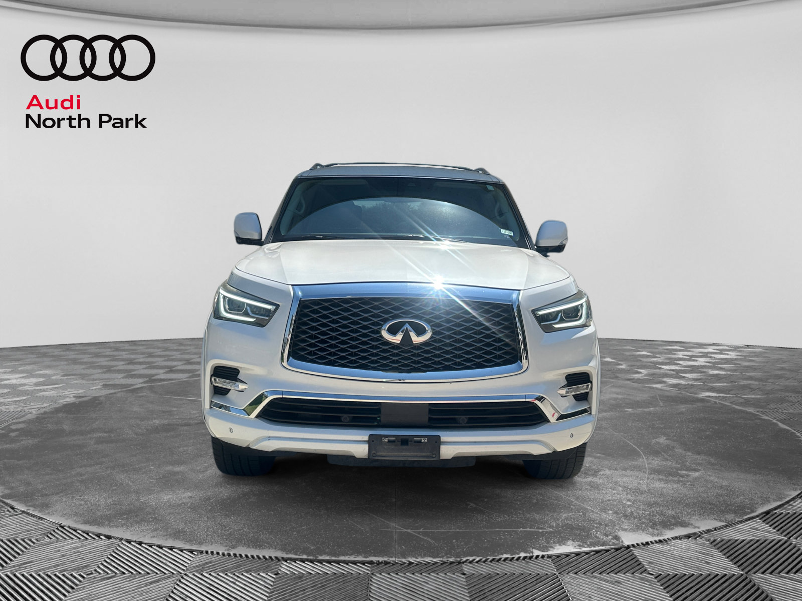 Used 2019 INFINITI QX80 Luxe w/ All-Season Package RWD image 8