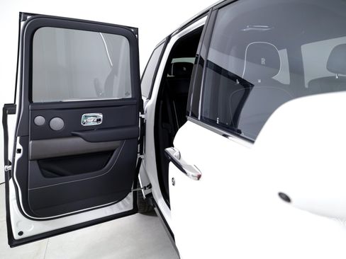Certified 2025 Rolls-Royce Cullinan AWD/4WD image 27