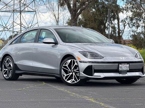 Used 2023 Hyundai Ioniq 6 SEL image 2