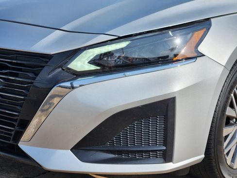 Used 2024 Nissan Altima 2.5 SV FWD image 10