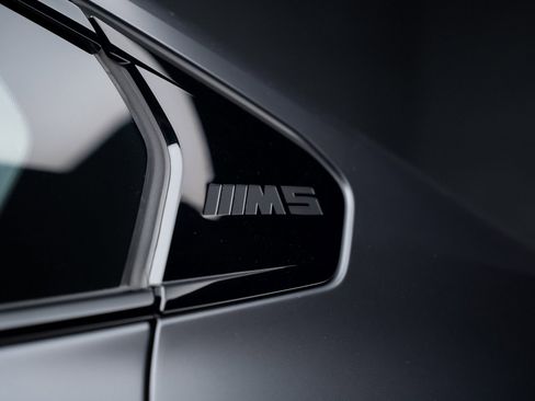 Used 2025 BMW M5 w/ Carbon Package image 43