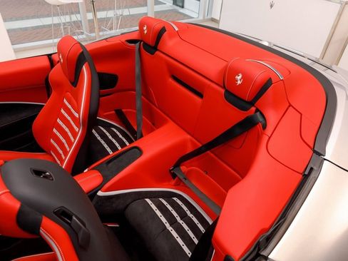 Used 2024 Ferrari Roma Spider image 35