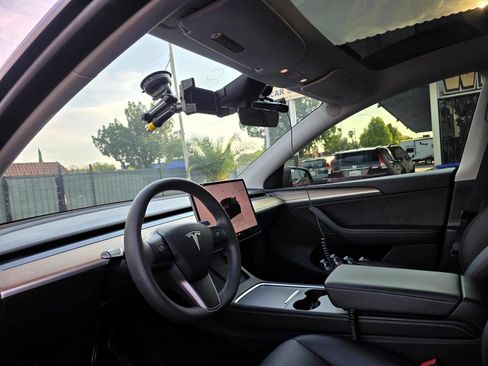 Used 2024 Tesla Model Y Long Range RWD image 5