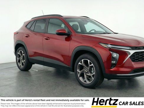 Used 2025 Chevrolet Trax LT FWD image 1