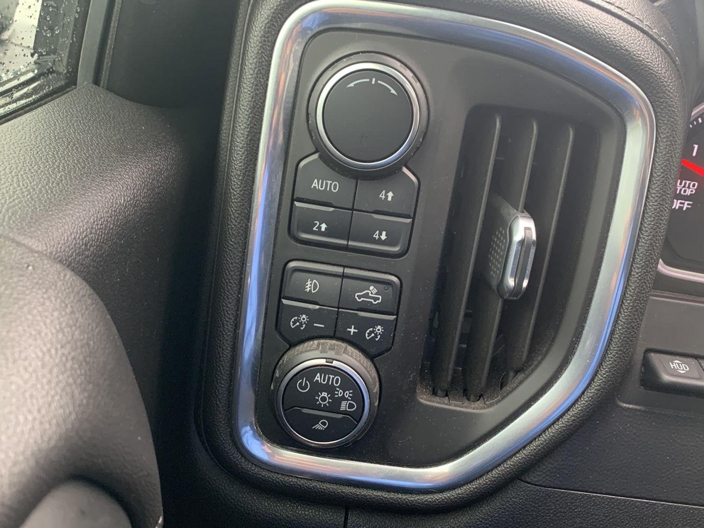Used 2019 Chevrolet Silverado 1500 High Country w/ Technology Package AWD/4WD image 10