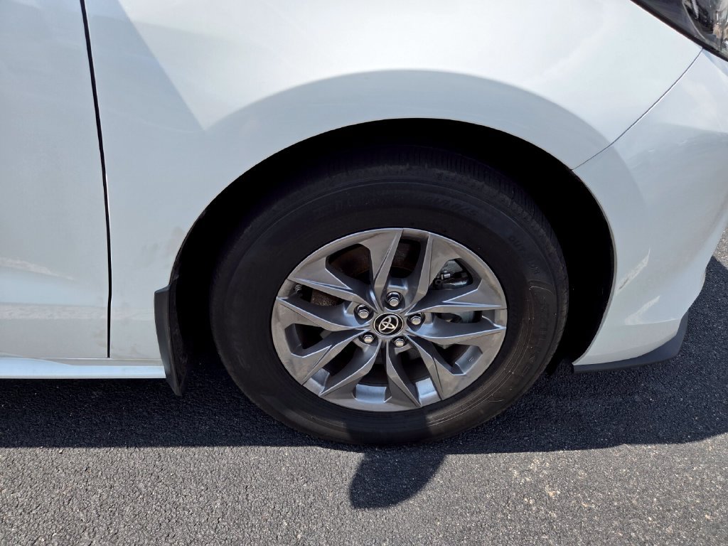 Used 2025 Toyota Sienna XLE w/ XLE Plus Package FWD image 10