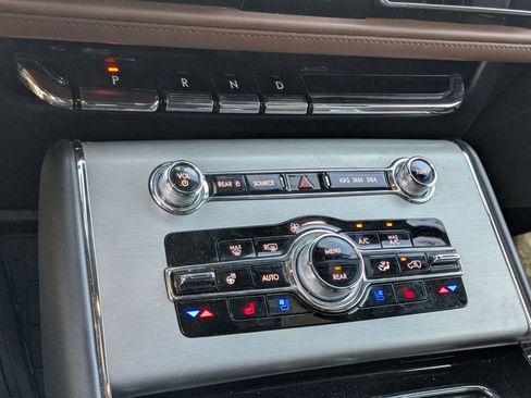 Used 2023 Lincoln Aviator Reserve w/ Equipment Group 201A image 18